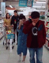 千万不要轻易穿抹胸吃火锅！