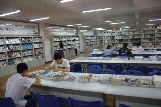 13年,北京军官自封少将,娶俩老婆敛财380万,因一照片暴露身份