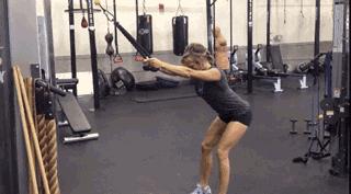 家用健身房器械,健身房哪个器械能使背变薄