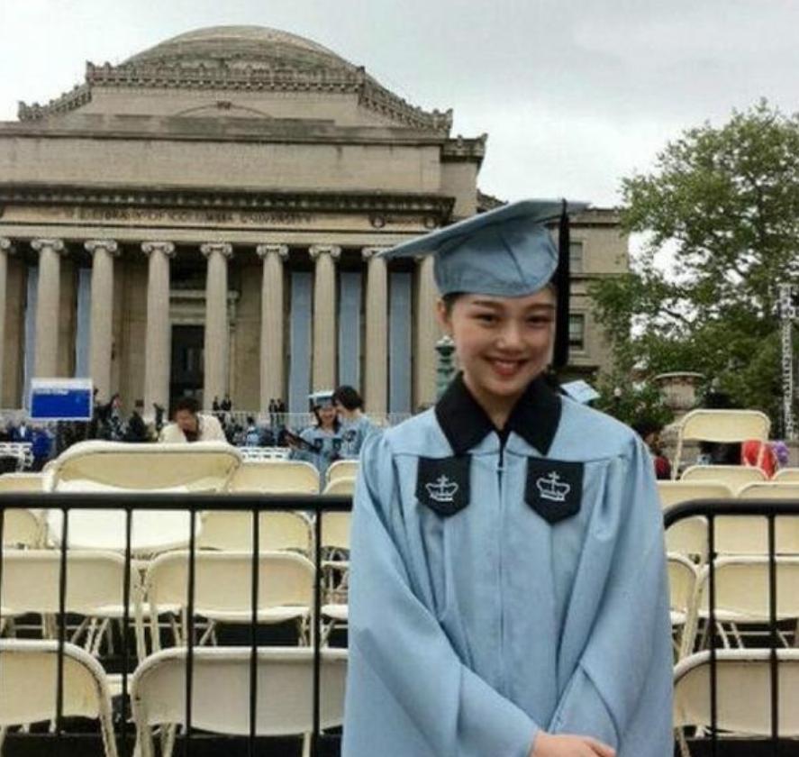 用12年做到从网红到豪门贵妇，“豆瓣女神”晚晚如今怎么样了？