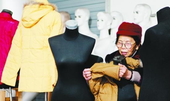 90岁奶奶陈金英的事迹,陈金英十年还债2077万元