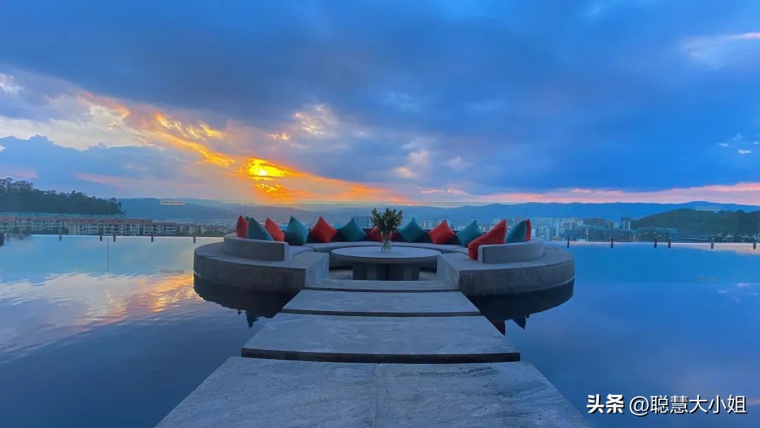 昆明旁边的小城，有山有湖好舒服
