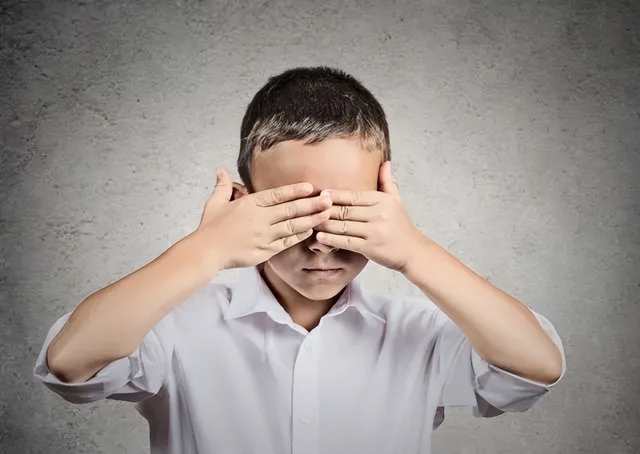 眼睛干涩、模糊，还有救吗？对眼睛好的4类营养素，早知早受益