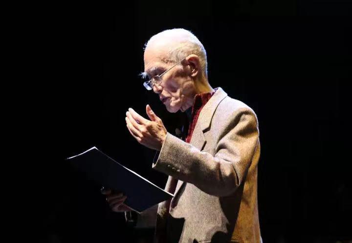 余光中最后一篇微博,余光中的简介和身份