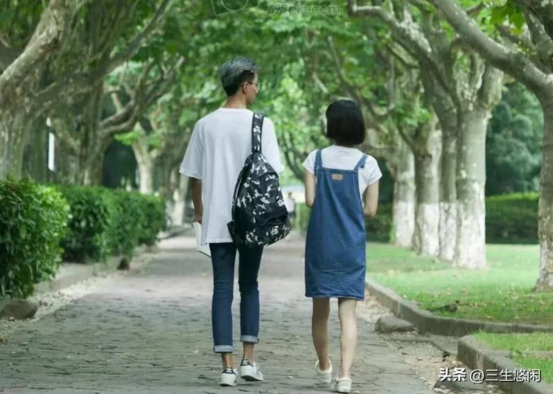 温州某小区门口中学生情侣不雅视频流出，“性催熟”现象必须重视