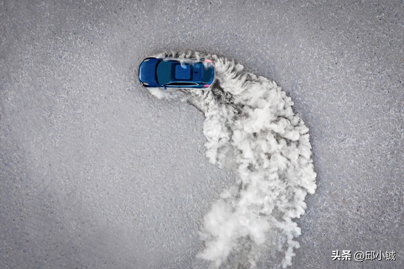 30万级“卷王”发力!极氪001推“产品力免费升级”权益