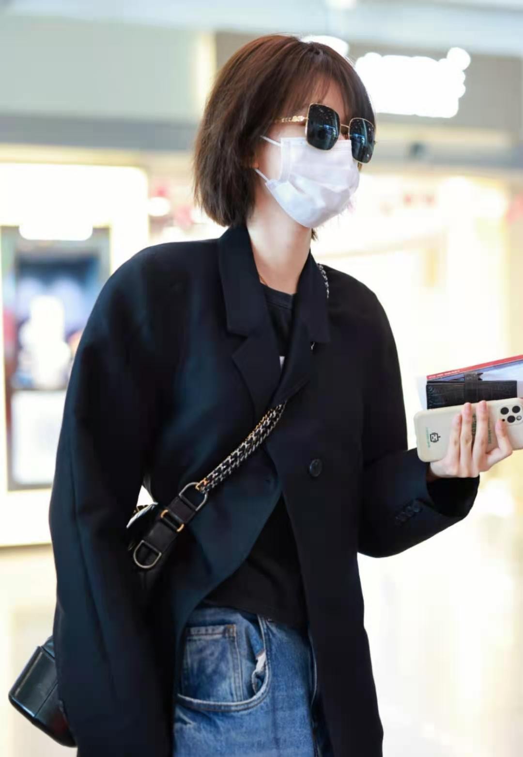 乔欣私服穿搭效果惊人,乔欣现身北京机场牛仔裤配长靴