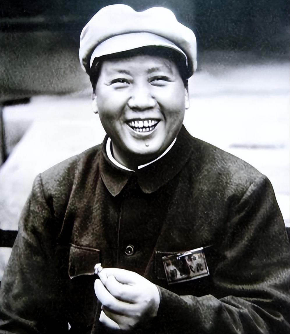 邓华缴获5箱白金龙香烟，仅分毛*东泽**1支，主席笑言：真是财不露白