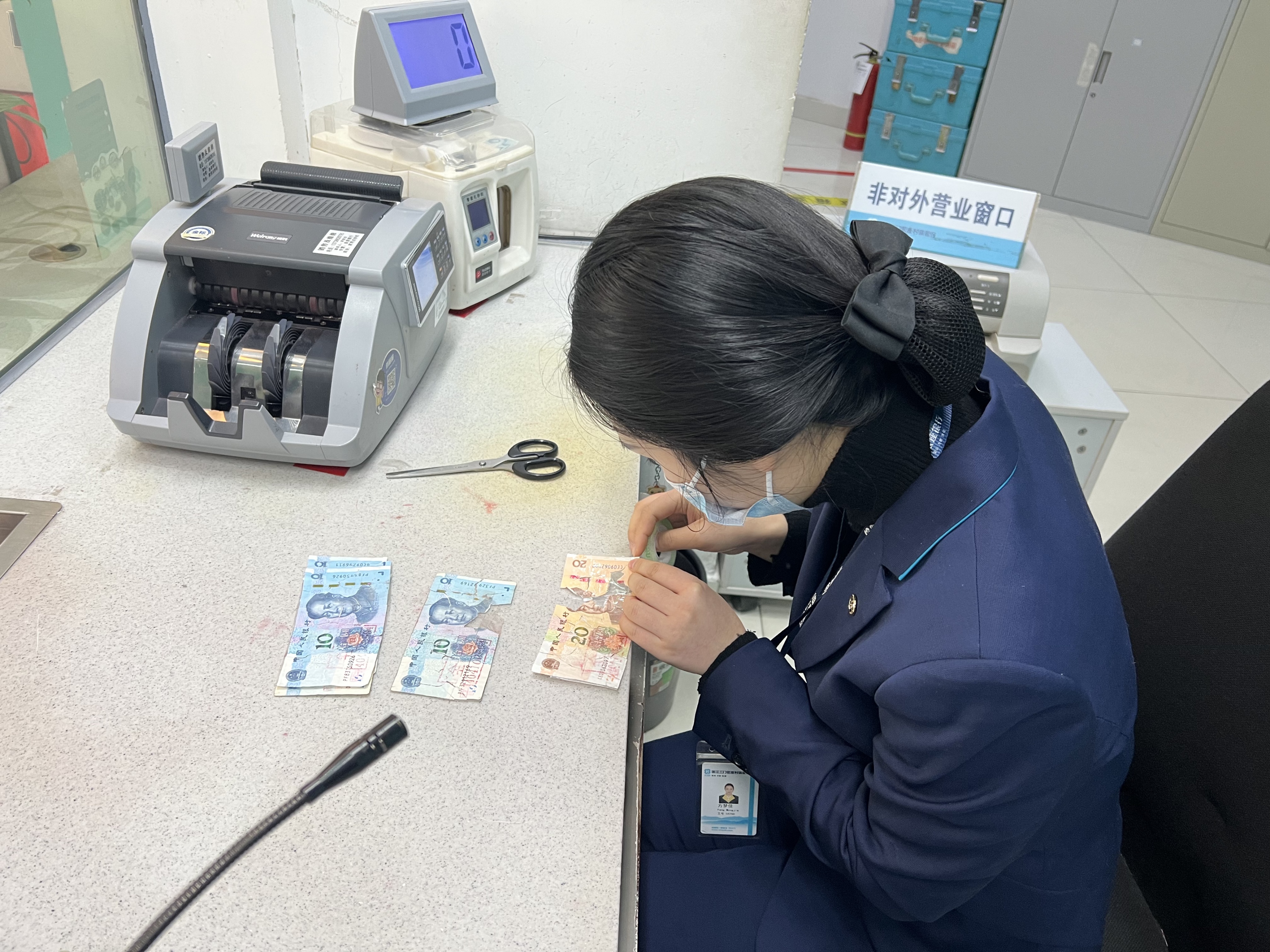 撕毁的人民币能花吗,撕毁的人民币能不能用