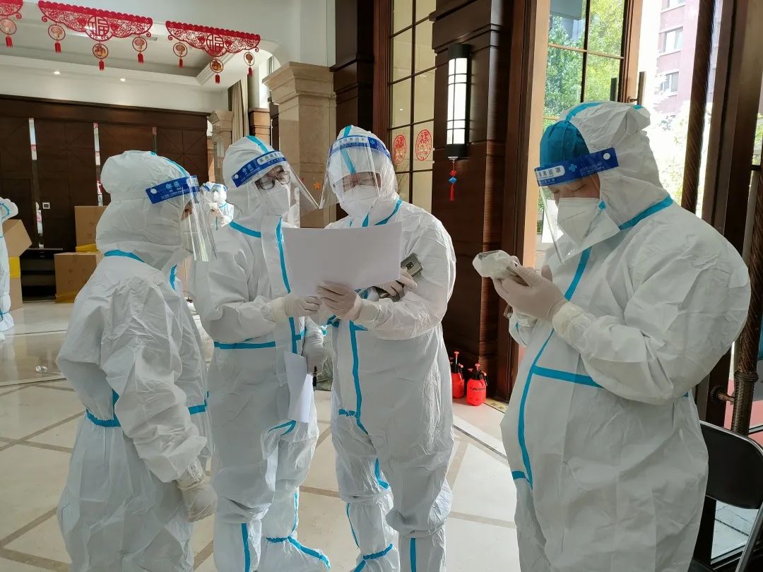 东升镇封管控小区里，暖心一幕幕——