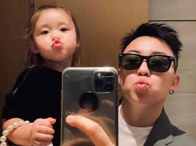 单身女ceo叶海洋生二胎,叶海洋买的精子是四国混血吗