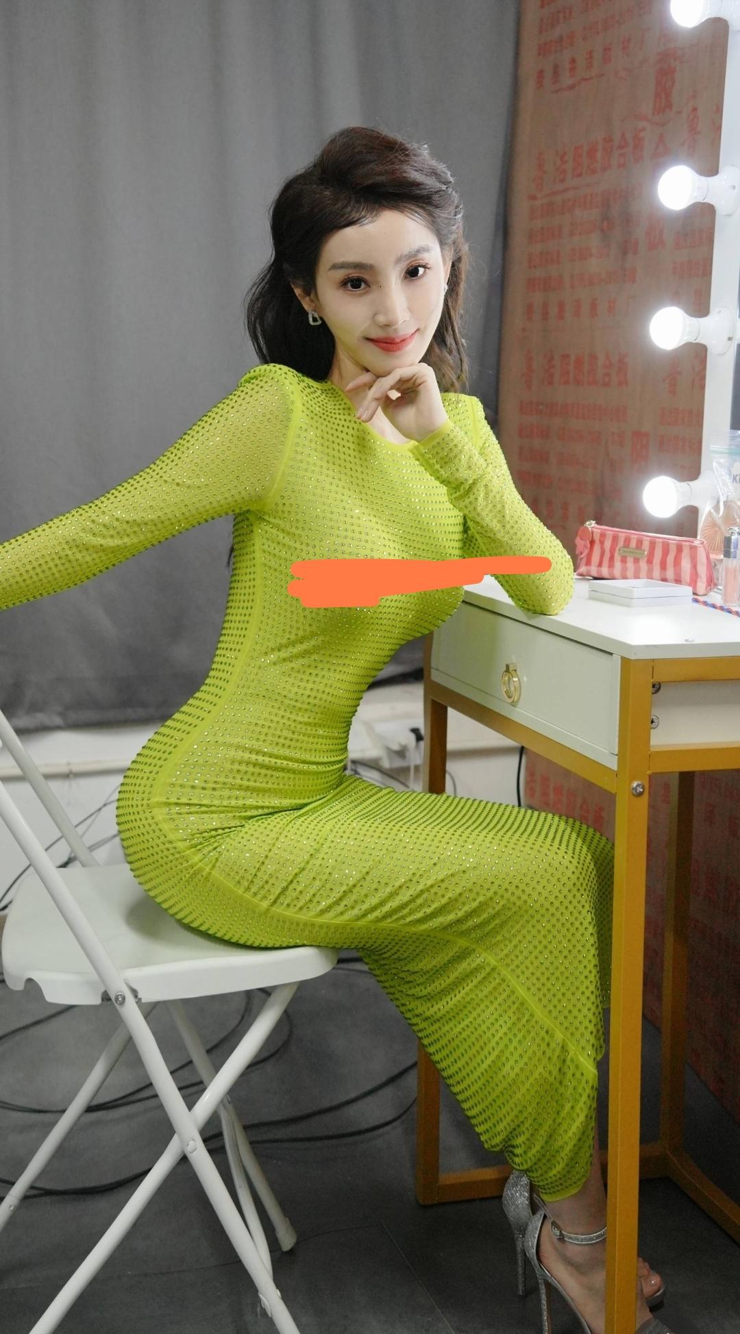 女主持人马卉直播时展示不雅照片事件持续发酵