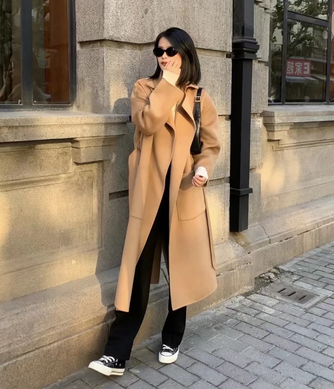 驼色大衣打底配什么颜色显高级,怎样选驼色大衣高级