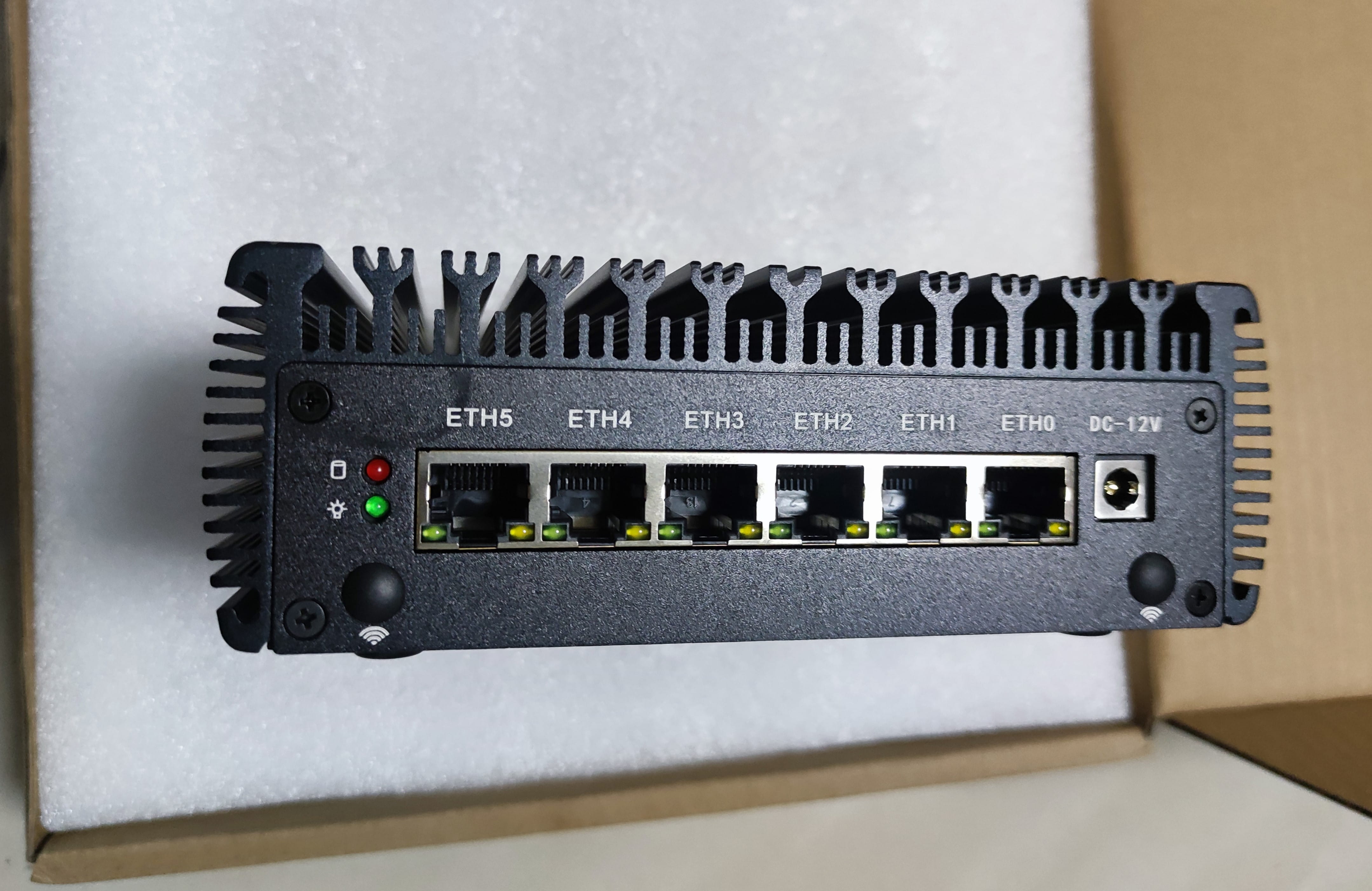 飞速讯J6413六口2.5g网卡i226芯片软路由主机使用体验