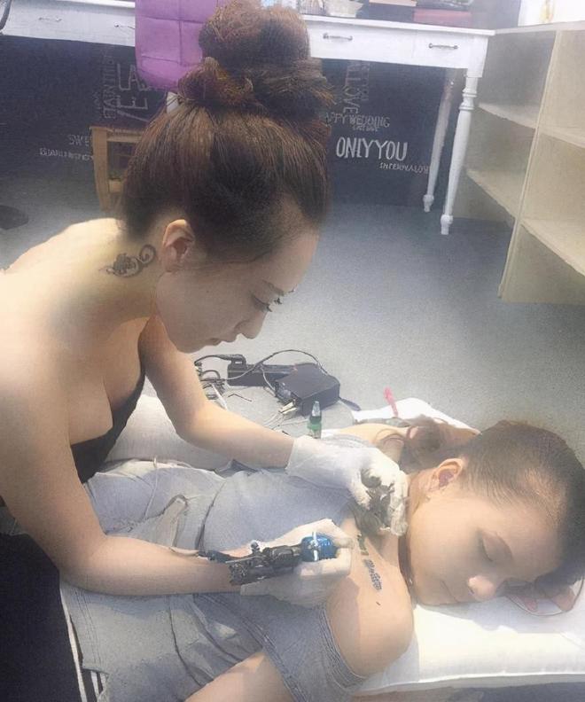 女孩去纹身结果喜欢上了纹身师,陪老婆去纹身