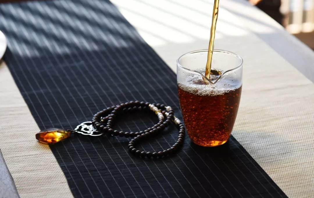 陶瓷茶具喝茶久了有什么变化,真正懂茶的不会用玻璃茶具