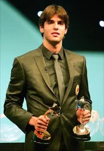 卡卡足球巨星,卡卡巅峰时期在米兰的地位