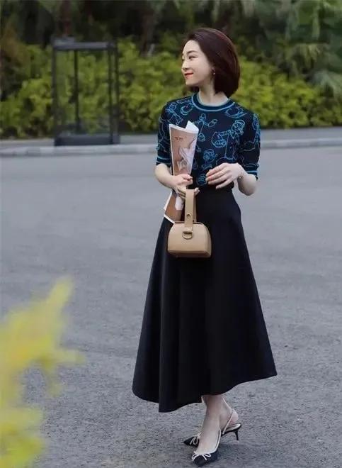 穿衣搭配40岁女矮个子,小个子穿衣搭配技巧40岁