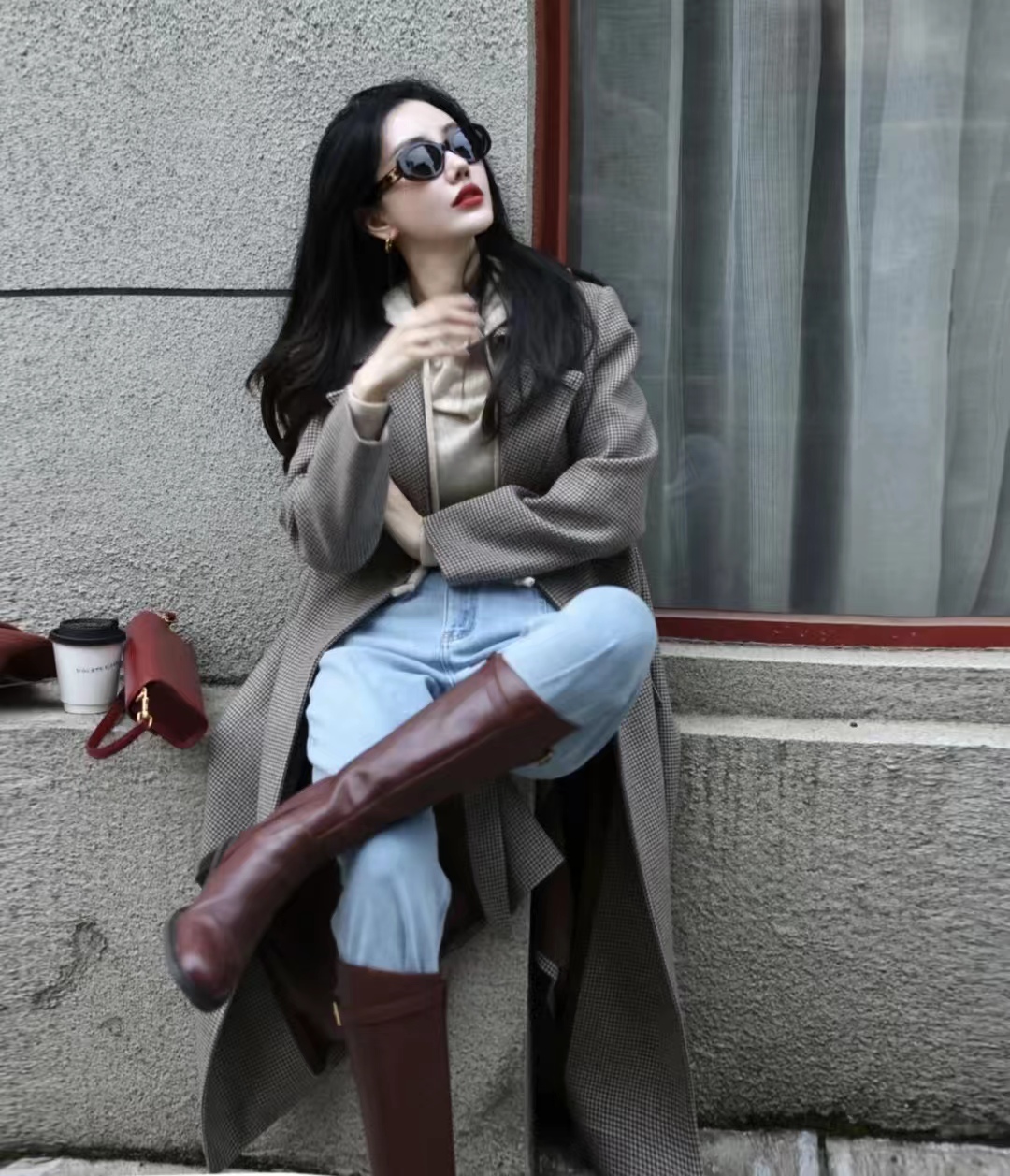 大衣搭长靴优雅阔太,大衣配长靴显矮