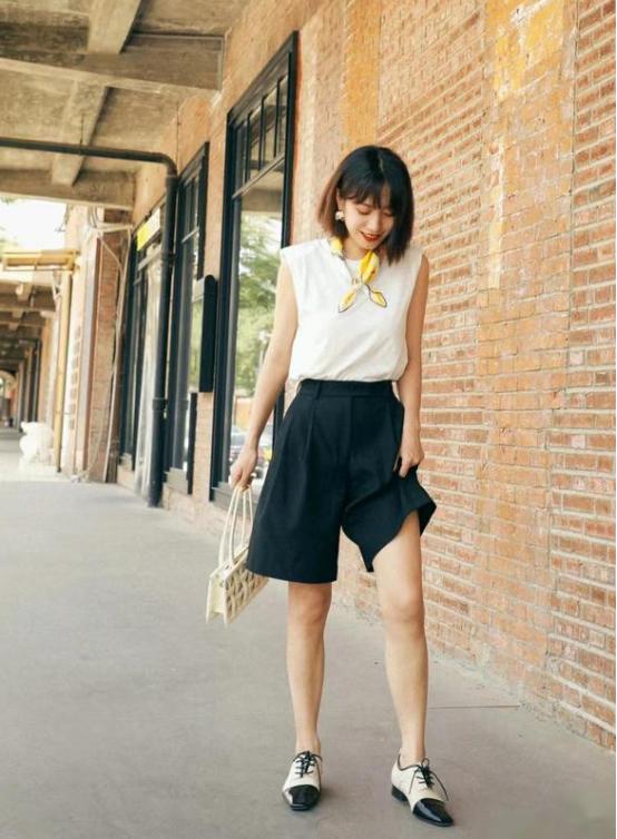 今年最火的神裤显瘦显腿长,好穿还显瘦的神裤气质减龄