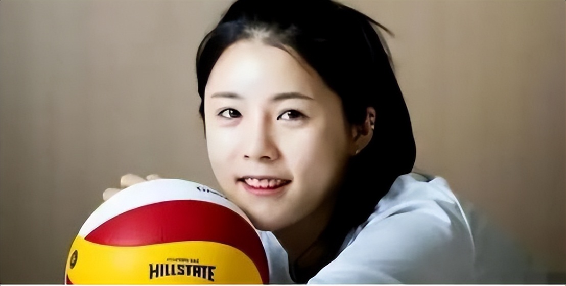 韩国排球女神李多英,韩国排球李多英绿色礼服采访