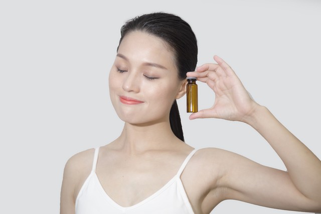 滋养精华液的正确用法,传明酸精华液的正确用法