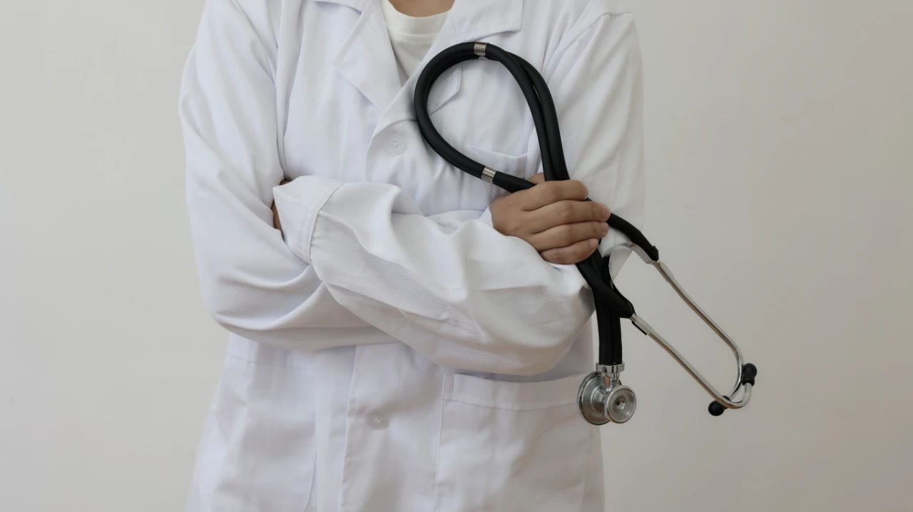 过敏性鼻炎用什么药物可以治疗,过敏性鼻炎一直用喷鼻的有效果吗