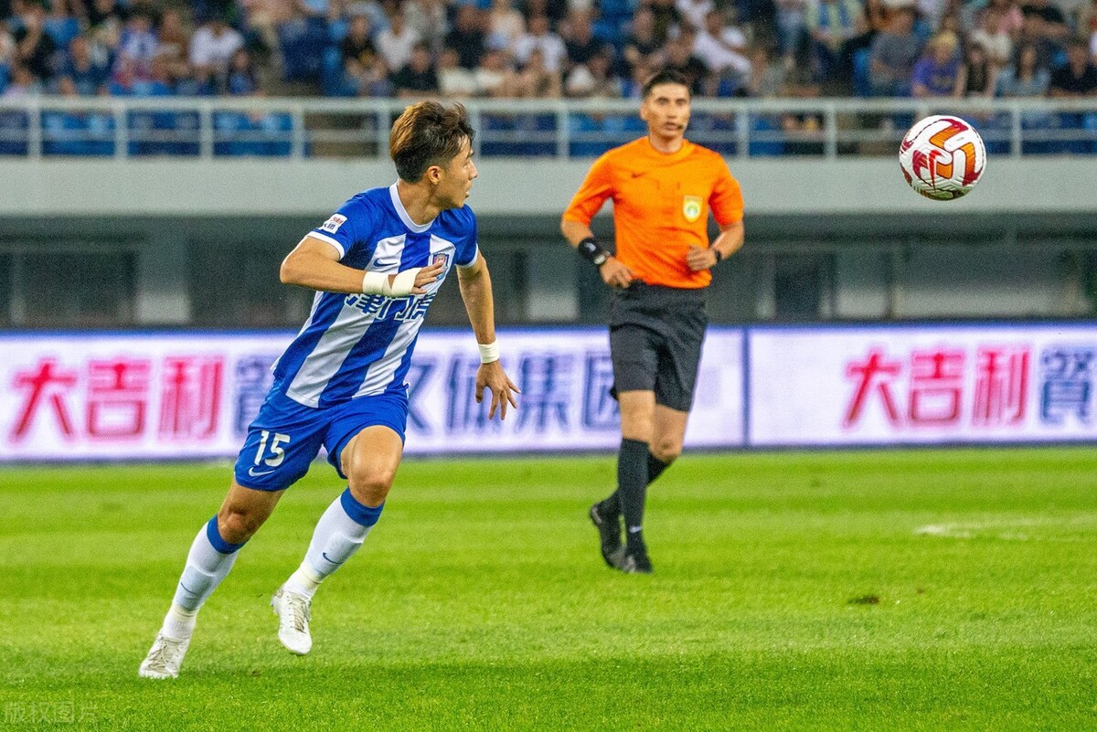 天津津门虎球员穿什么球鞋，于根伟又穿过哪些球鞋呢，看我来盘点