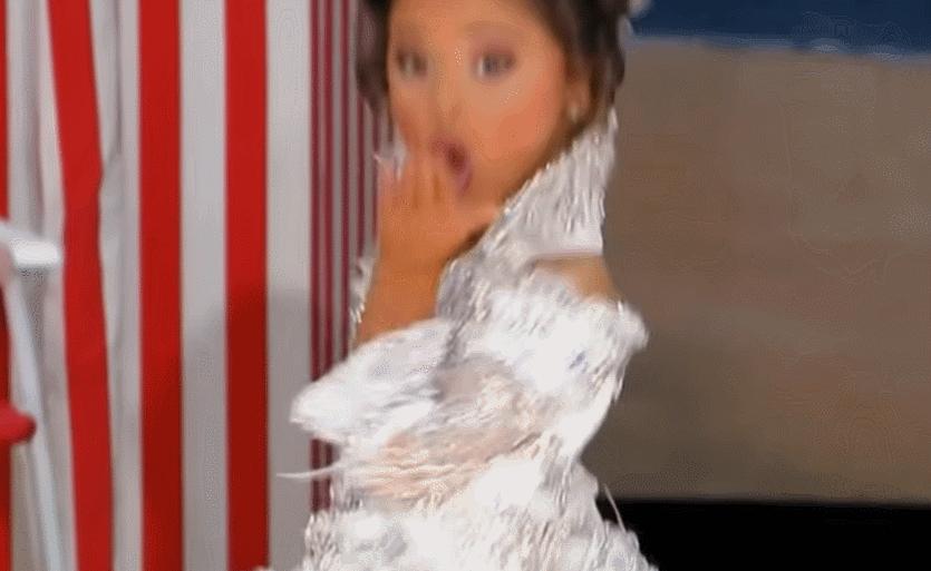 你微信里的表情包女孩，自杀去世了，年仅16岁……