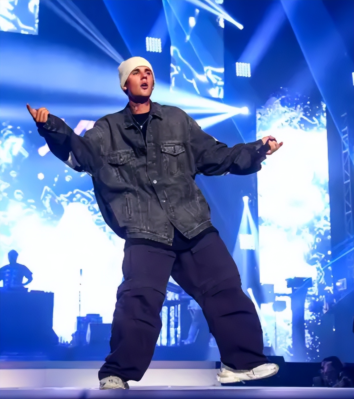 贾斯汀比伯面瘫现状,比伯病情好转