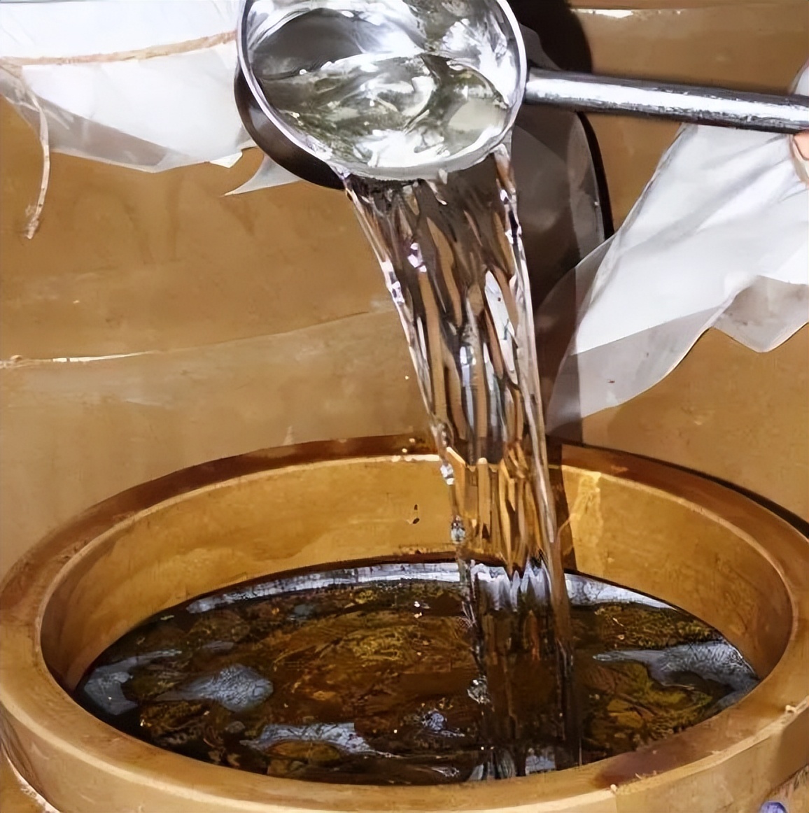 酱酒越陈越香怎么回事,酱酒为什么要放10多年才有陈香味