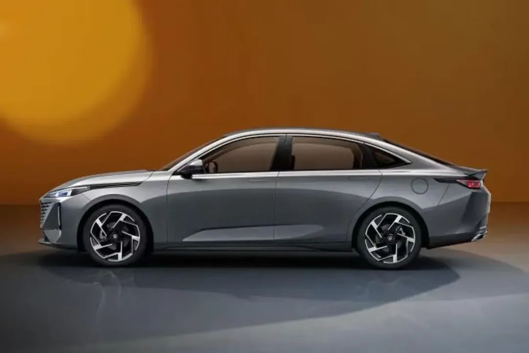 卡罗拉口碑最好的车型,卡罗拉轴距2.7米为何后排空间窄