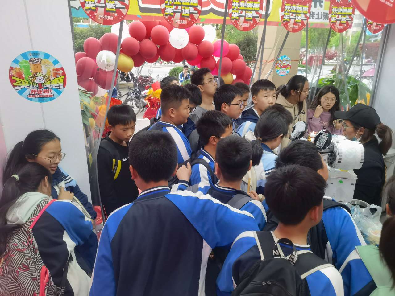 开个奶茶店加盟还是自己做比较好,奶茶奶茶店加盟哪家好