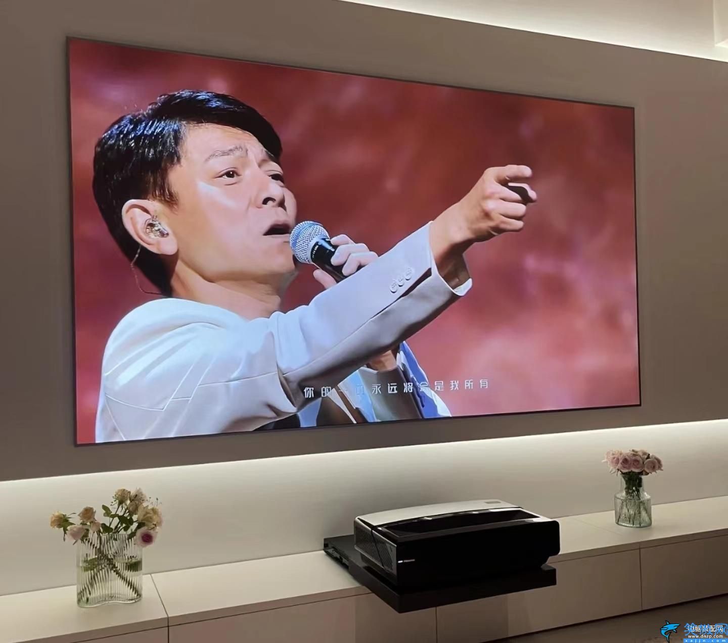 激光电视怎么选,激光电视选什么幕布