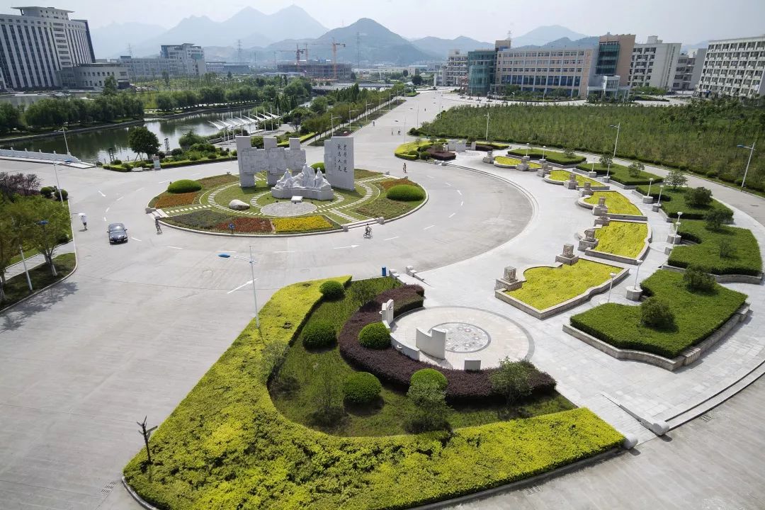 大学校园绿化设计,现代校园绿化规划设计