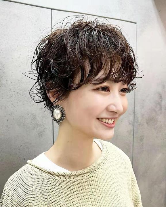 头发细软发量少怎么做造型,女生头发少细软适合怎么做头发