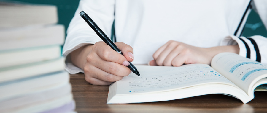 当一个人迷茫的时候该怎么办名句,感觉30岁一无是处迷茫了怎么办