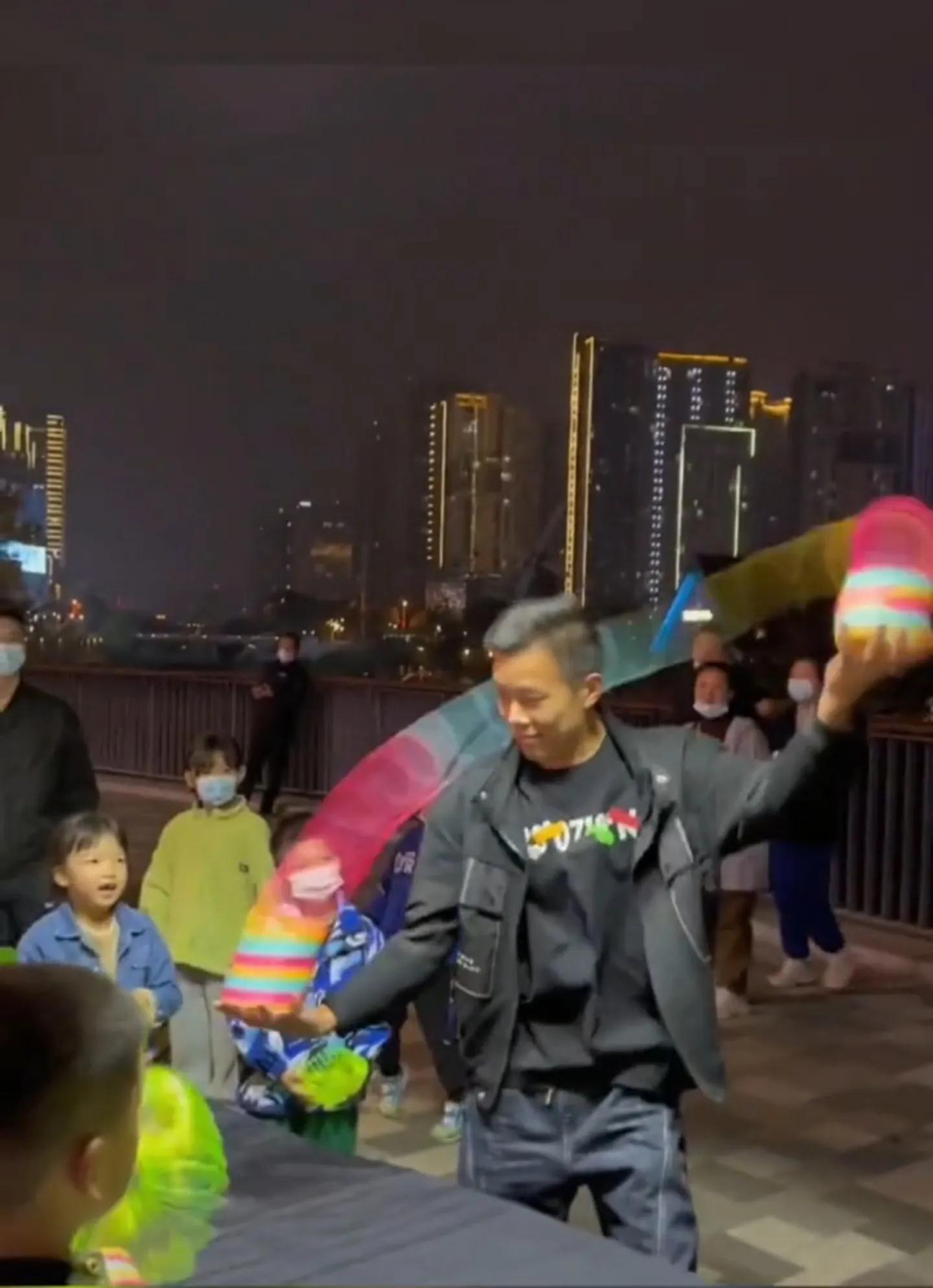 我，从东莞被开除后，回家摆地摊，一年挣了110万