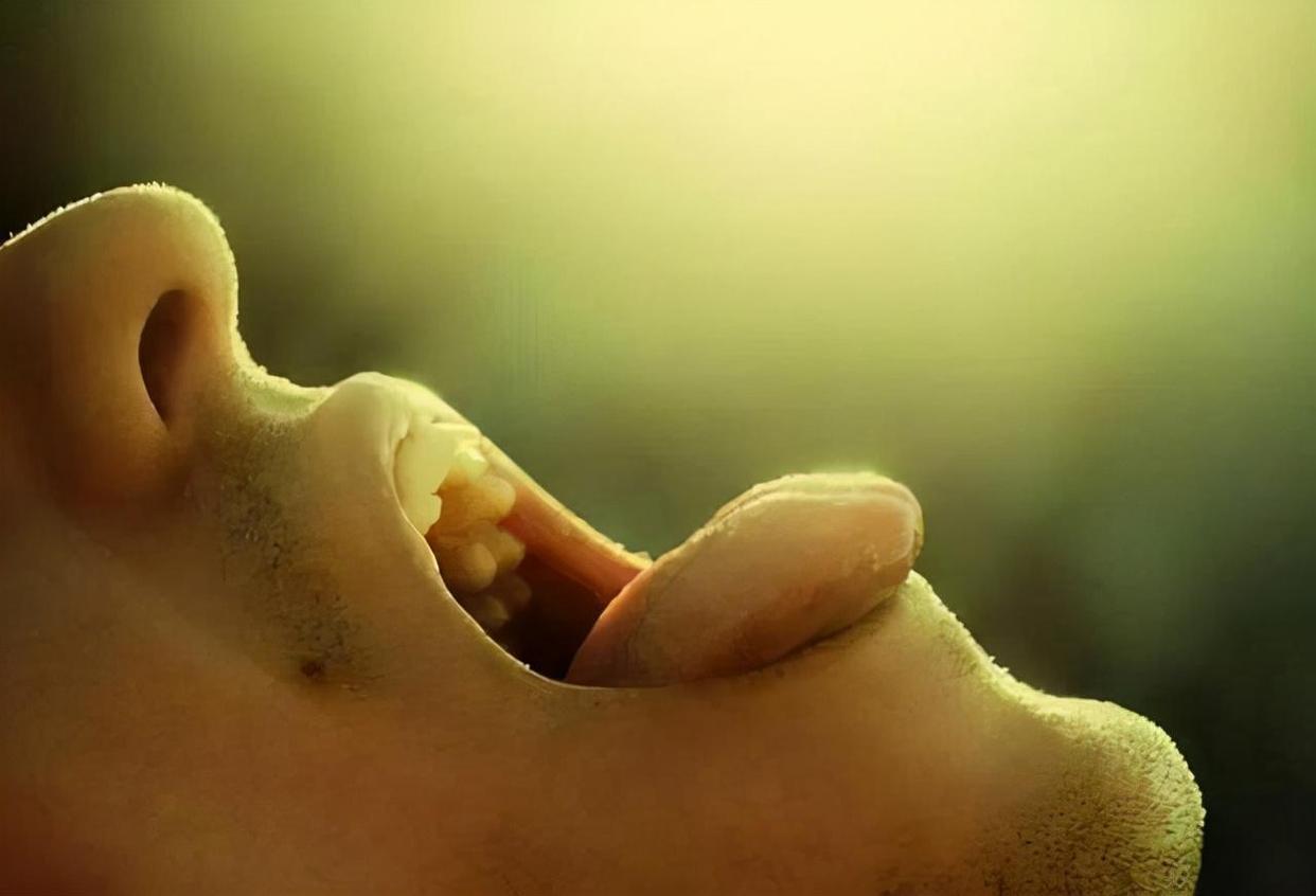 半夜口干舌燥是津液不足的表现吗,半夜突然口干舌燥是上火吗