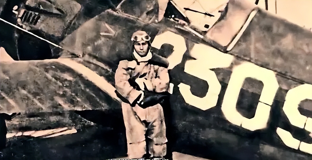 84年前，他撞向日本战机以身殉国，24天后，未婚妻跳江殉情：他们的故事我们不敢忘