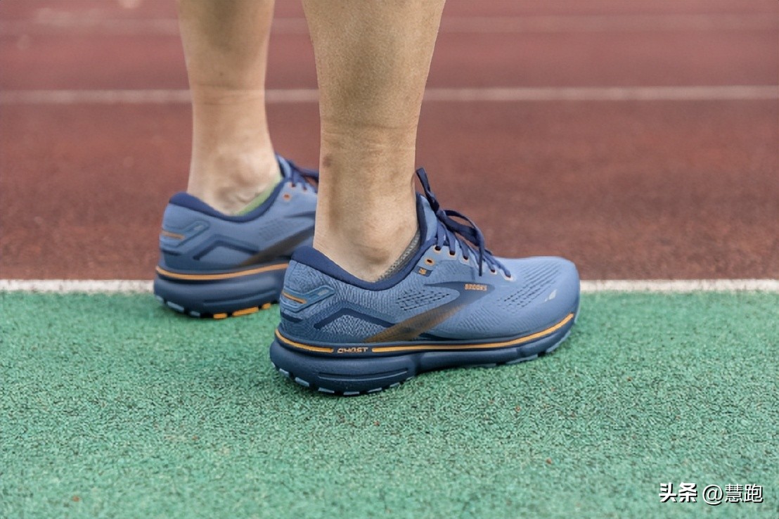 灵动飘逸的脚感你体验过吗？这双跑鞋可以给你答案