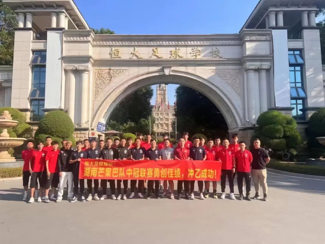 足球少年逐梦百年,足球少年征战绿茵