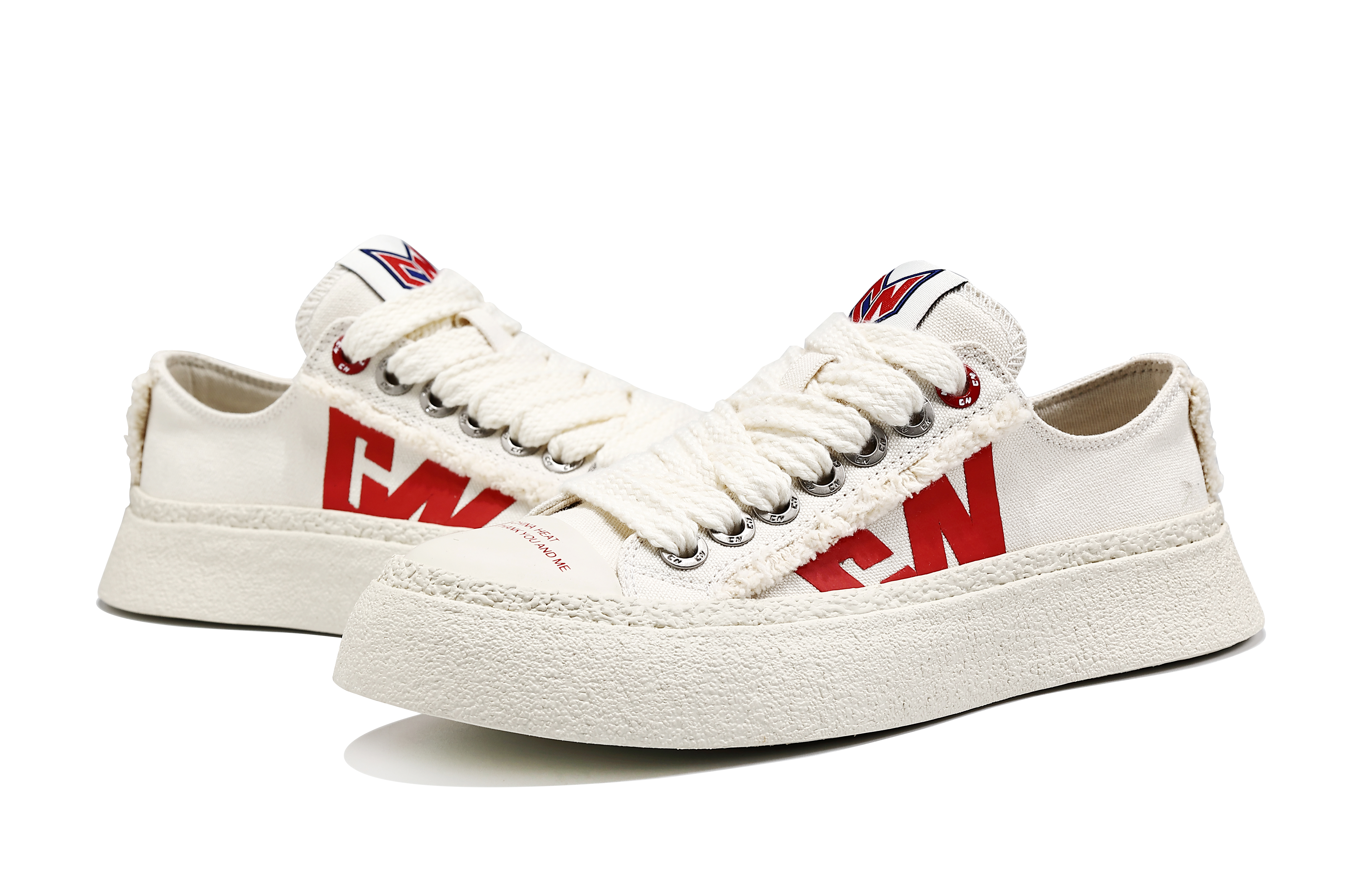 今年夏天一定要买的红色帆布鞋,现在最值得入手的帆布鞋