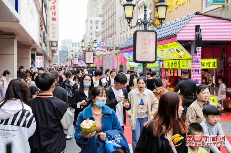 步行街商圈黄金地段,胜利路步行街白天热闹吗