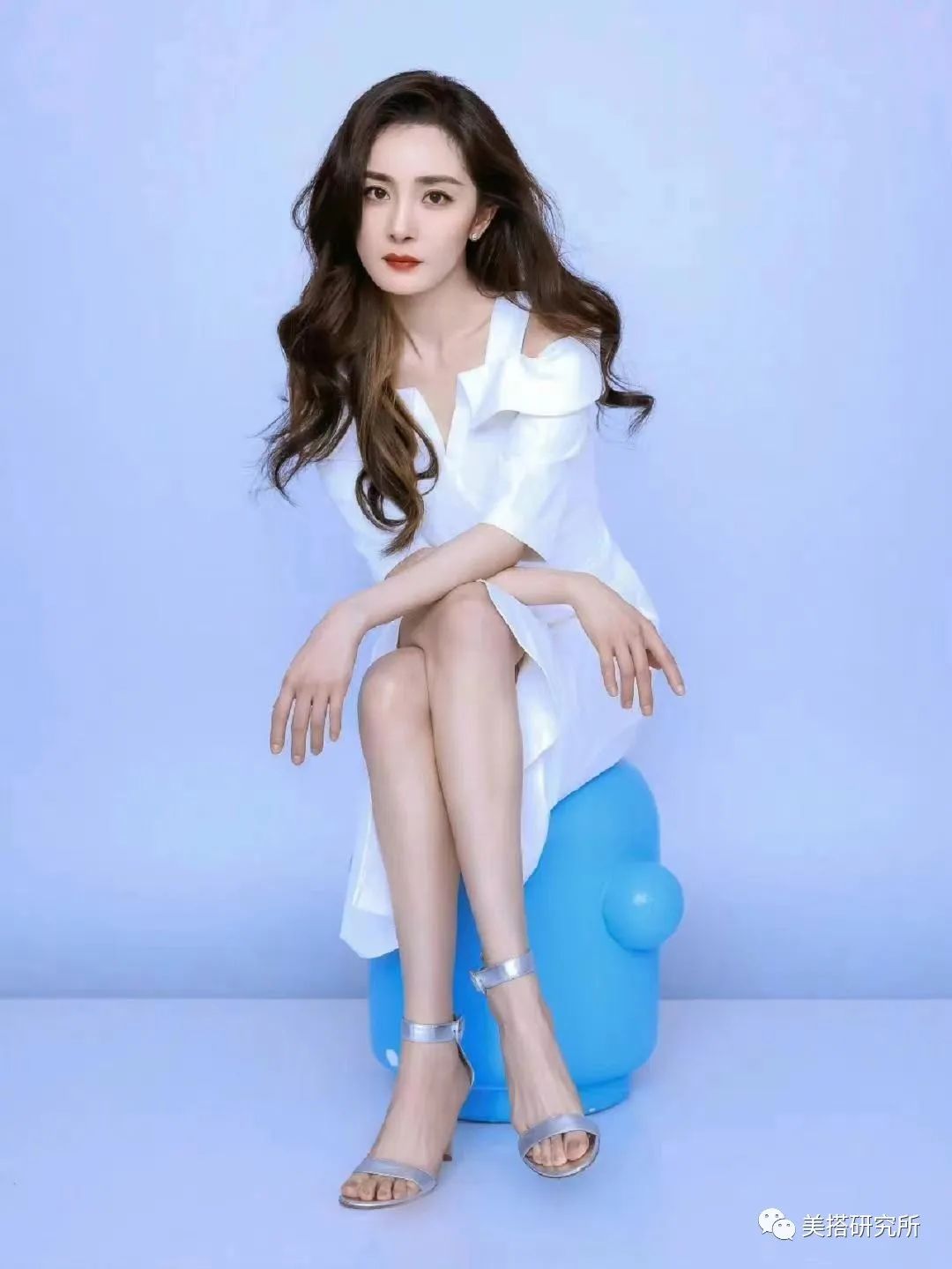 胸大的女生穿什么都显胖该怎么办,胸部大女生穿衣年龄小怎么办