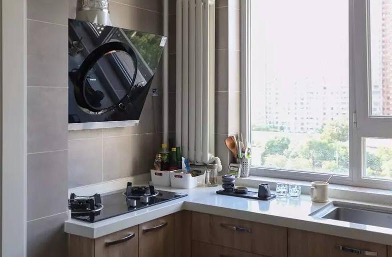 燃气热水器管道外露巧妙装饰,厨房燃气管道外露怎么处理