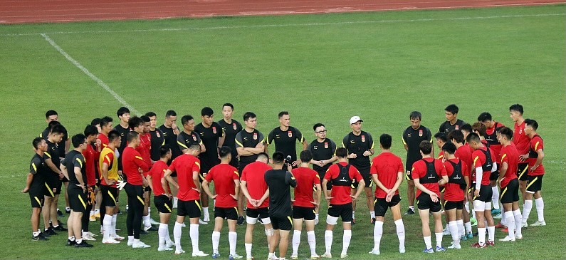 国足昔日功勋主帅逝世,国足亚运队晋级老人痛哭