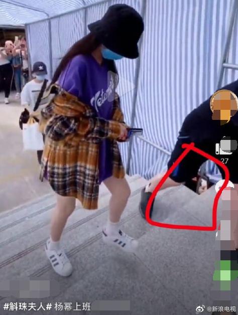 杨幂被*拍偷***处私**,恐怖的是:更多女明星,也曝光了