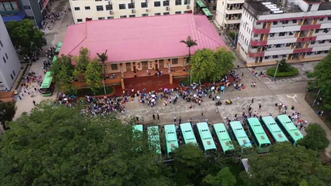 高考加油考生统计,高考千万考生奔赴考场