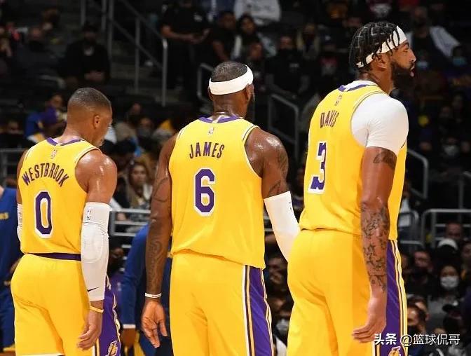 詹姆斯到底是前锋还是后卫,詹姆斯为什么是小前锋